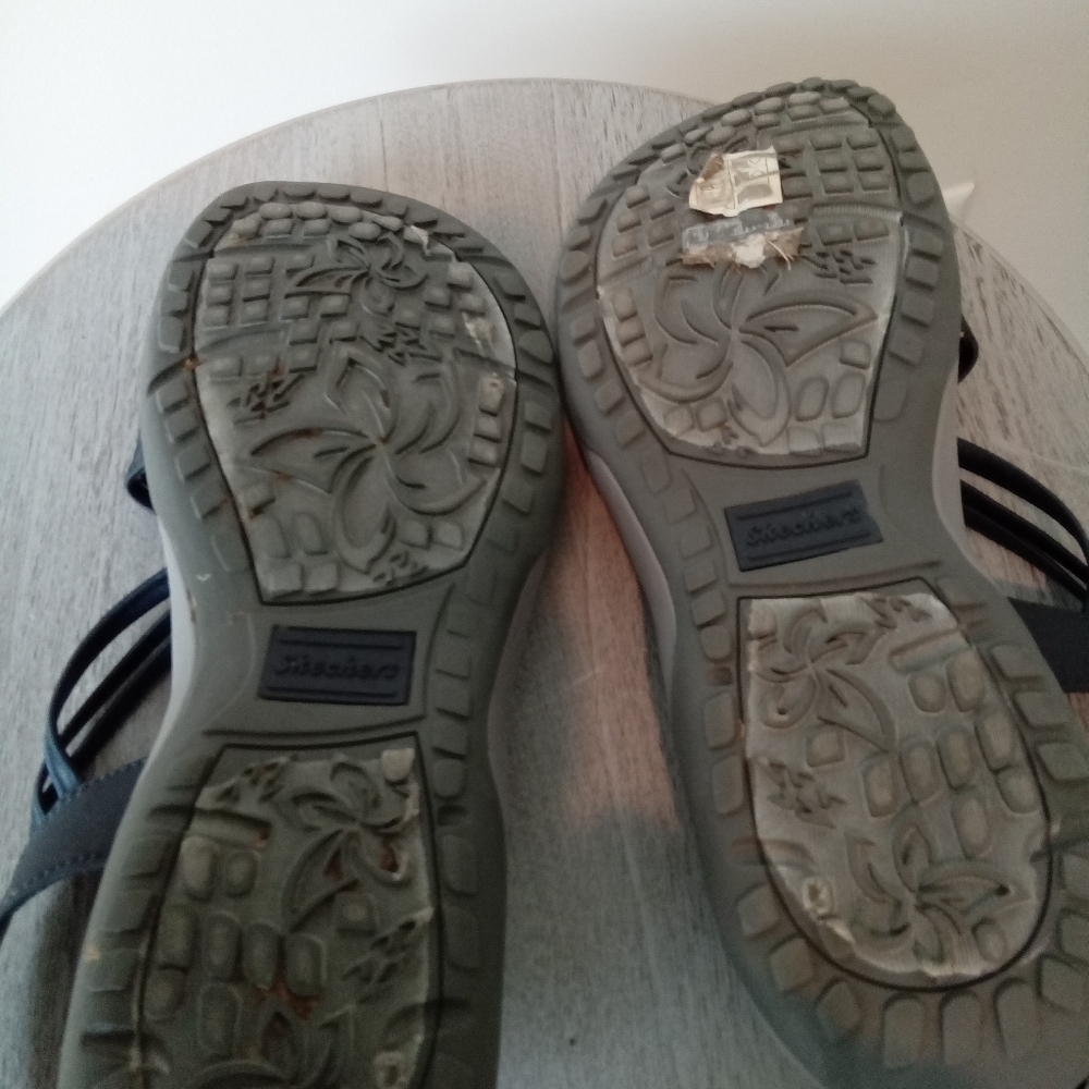 Sketchers  Navy Sandals Size 10 - Picture 9 of 10